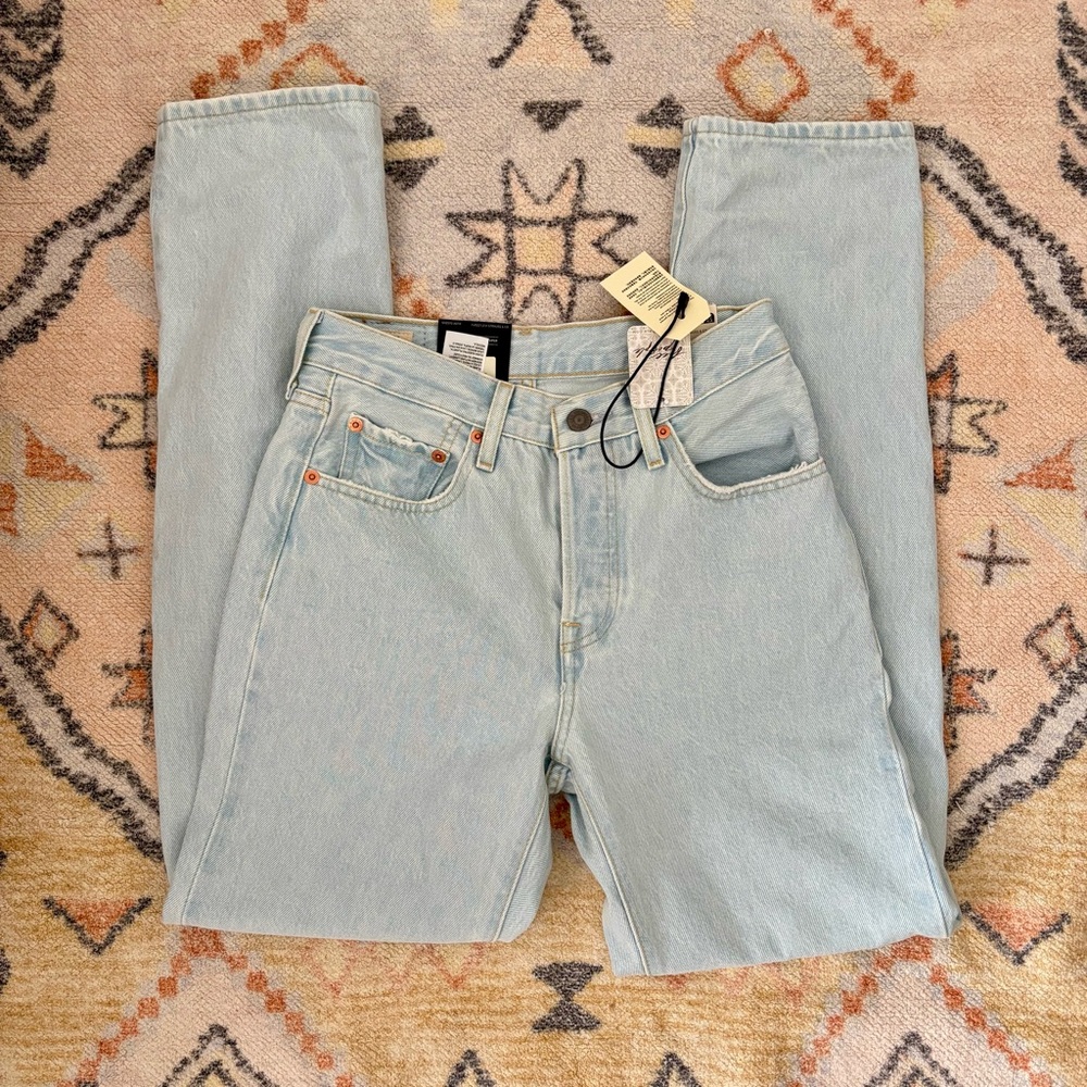 NWT Levi’s 501 light wash high waisted jeans